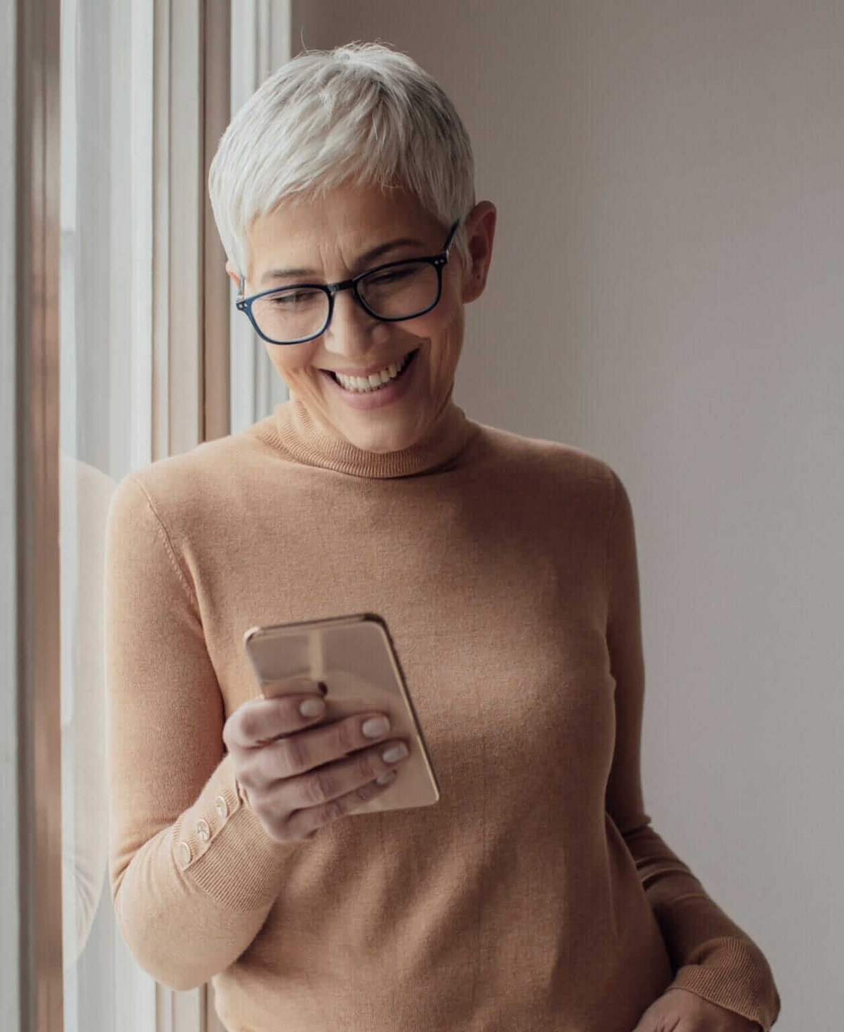 Woman-cell-phone-smiling-inside-1257x1536 (1)