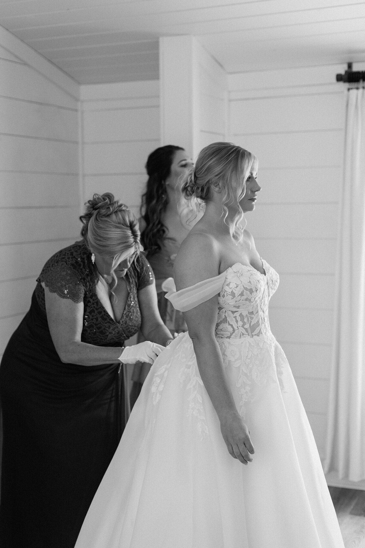 danielleandaaronsfarmhouseweddingkristinnicholephotography21