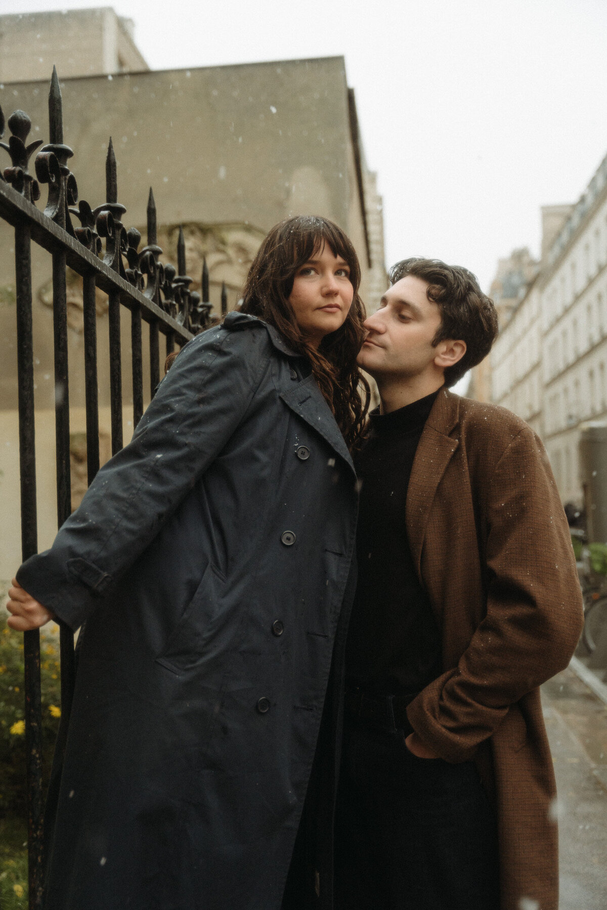snowy-couples-photoshoot-place-des-voges-paris-27