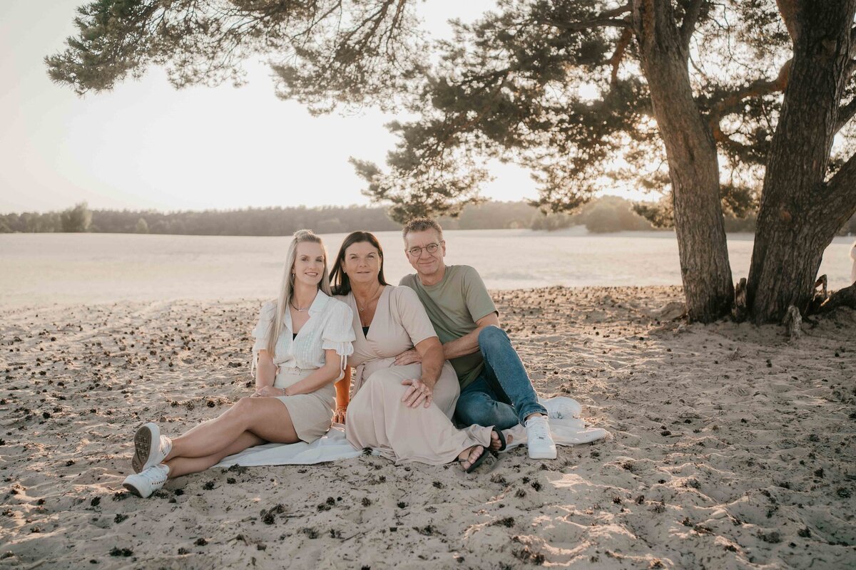leukfotografie-gezinsshoot-soesterduinen-buiten-golden-hour-2