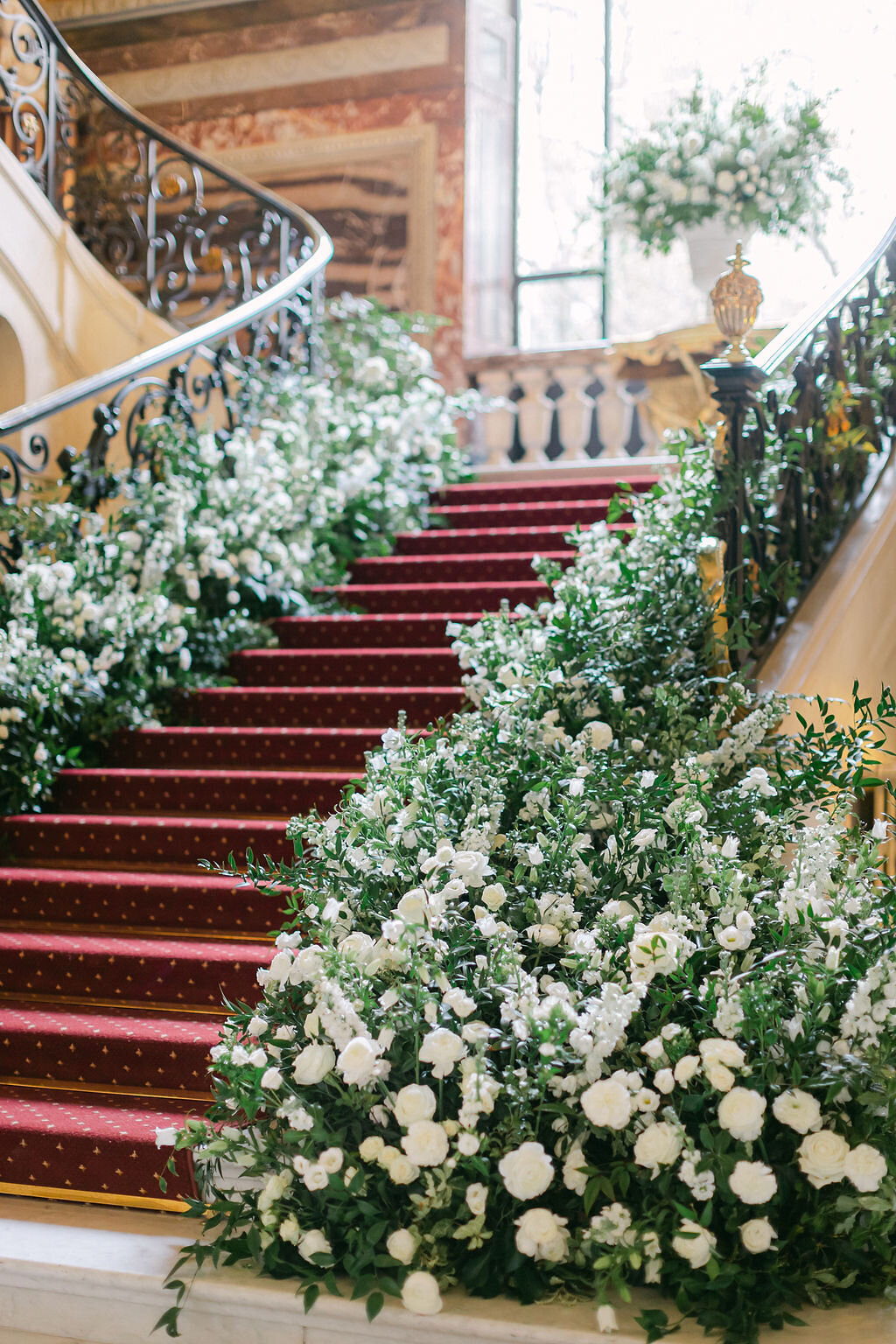 luxurious-wedding-floral-decoration-castle-style5