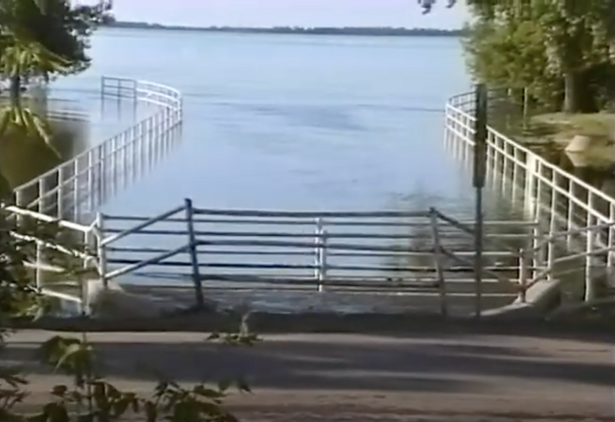 TITLE_The Flood of '93_2.28.54 PM