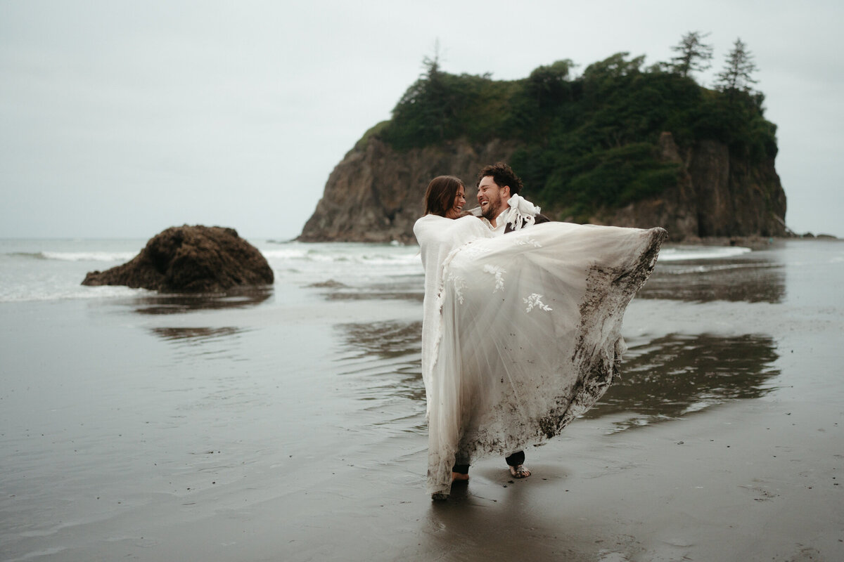 the_chaffins_international_destination_wedding_elopement_photographers_sammie_chaffin_micah_editorial_adventure_photos_travel_olympic_national_park_43