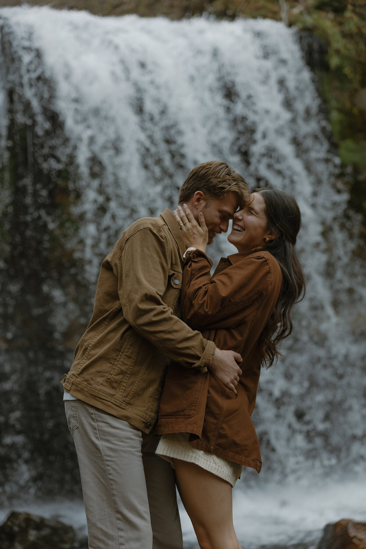 joslyn+blake-wisconsin-cascade-falls-couples-session-81