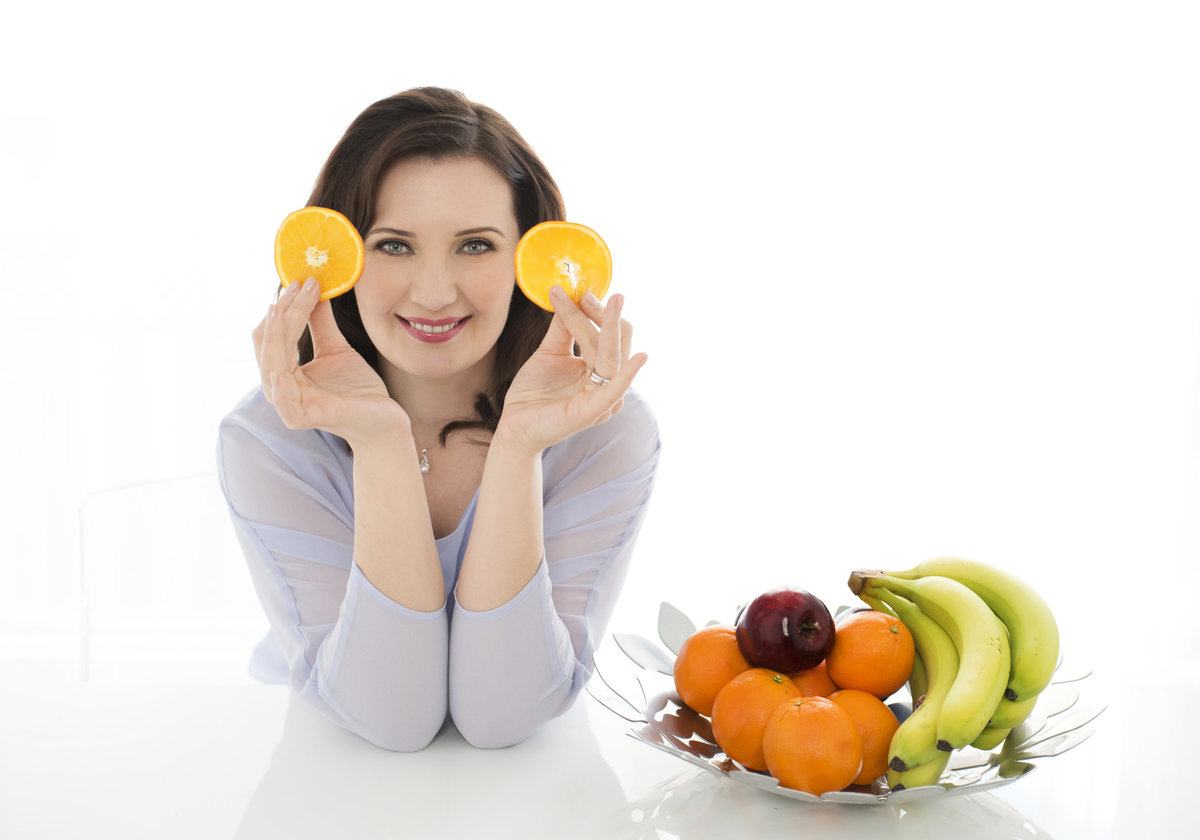 personal branding images for  nutrition coach with  fruits and  vegetable on the desk photograph taken by puja misra  from  zoom into life photography