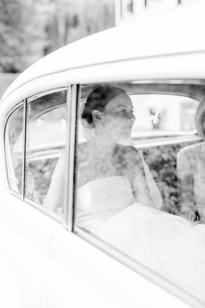 bride-in-limo