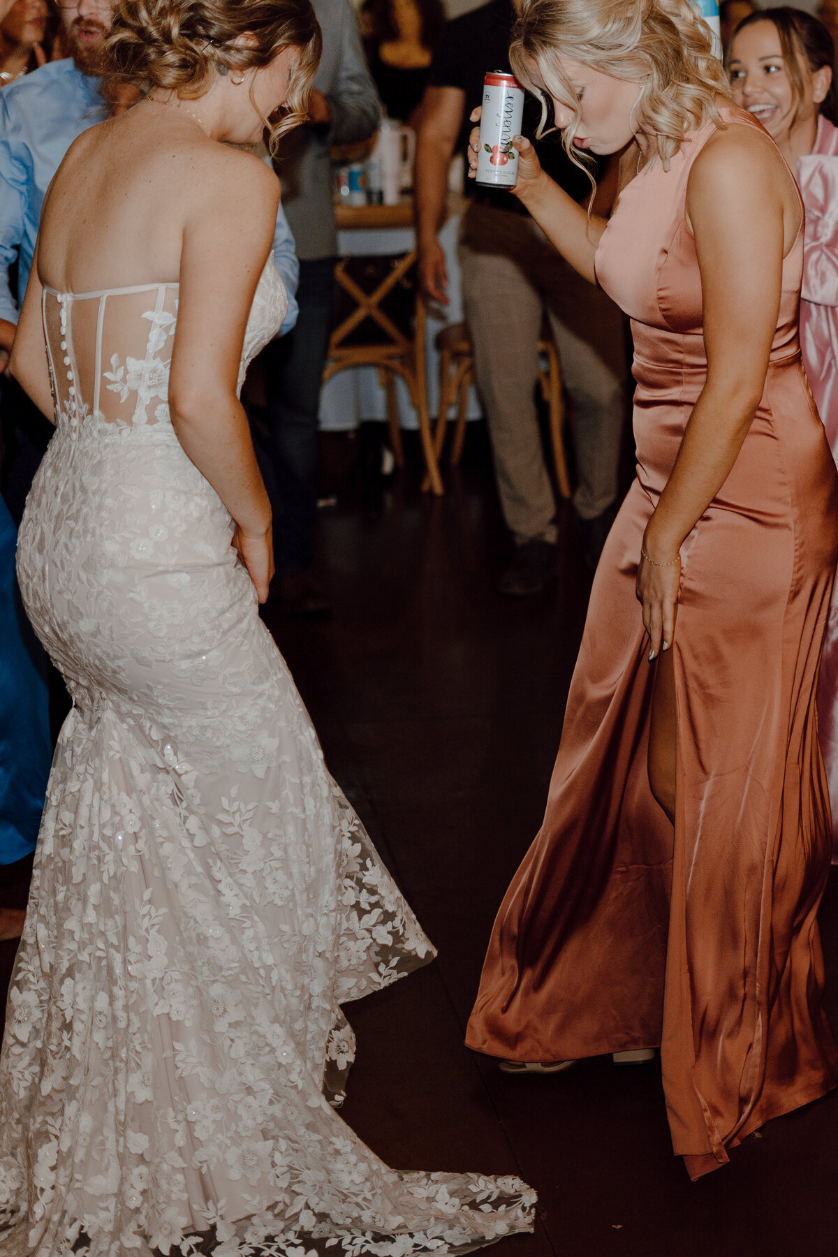 wedding-reception-dance-floor-moment-des-moines-storyteller-collective-photo-co