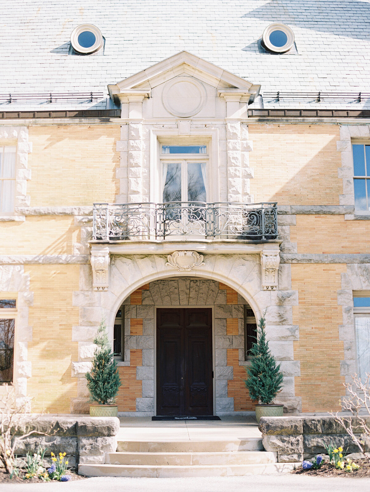 cairnwood-estate-spring-wedding-philadelphia-photographer-Tented-reception-Decor_058