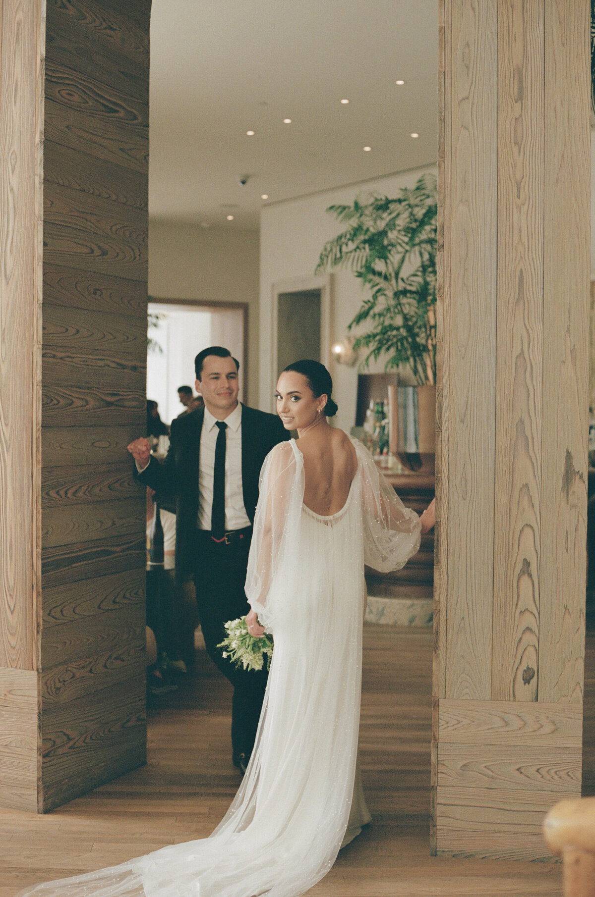 elise_jonathan_santamonicaproperhotel_wedding_film-43