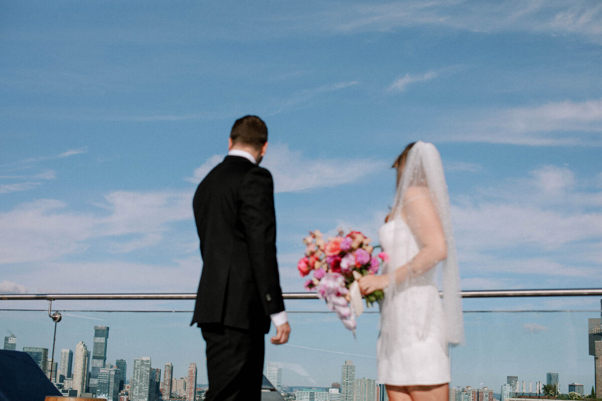 city hall elopement photographer couple at modernhaus soho hotel with pink bouquet sarah seven dress and NYC skyline