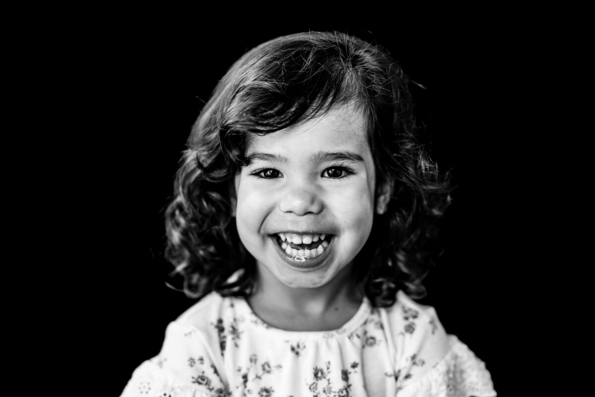 richmond-school-pictures-siblings-preschool-elementary-black-backdrop-fine-art-rva184