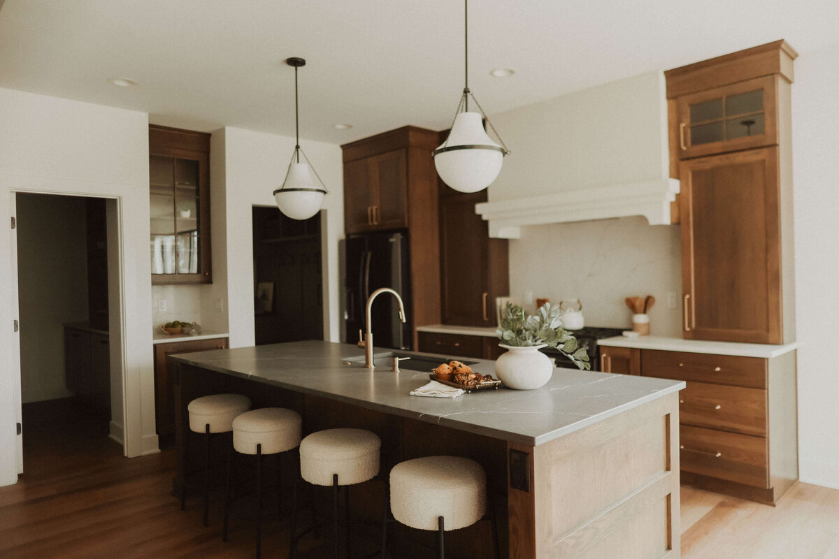 5320-Kitchen-Urbandale-Central-Iowa-Custom-Home-JRL-Builders-3F1A8197