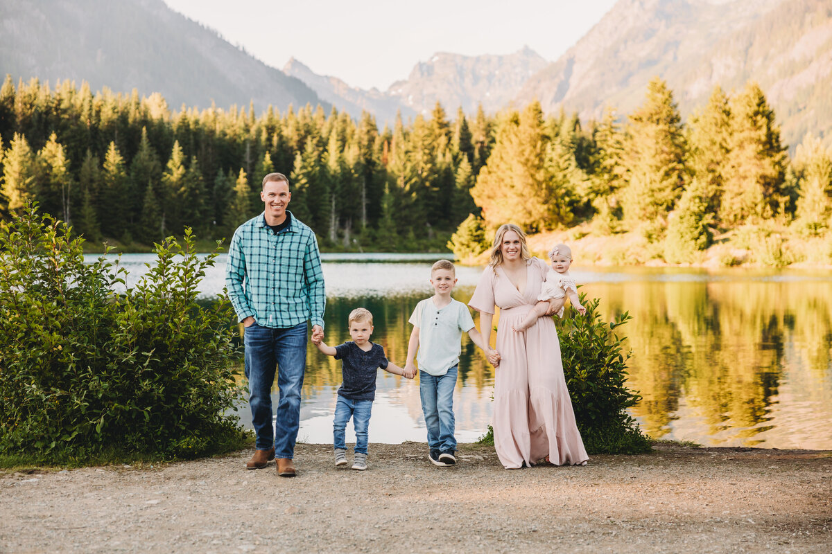 Tayler's Gold Creek Pond Family Session3