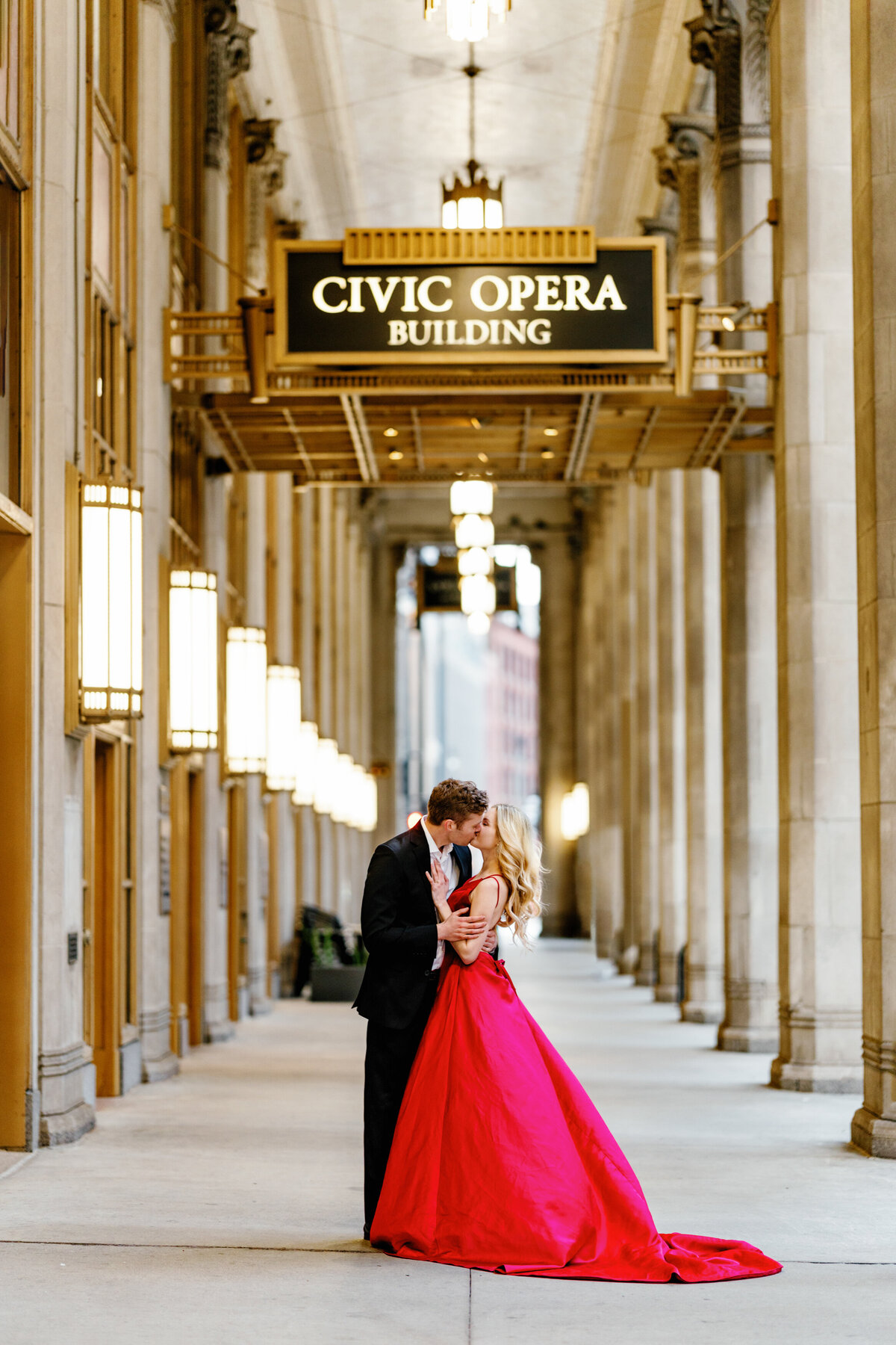 Aspen-Avenue-Chicago-Wedding-Photographer-Lyric-Opera-House-Elegant-Timeless-Classic-Luxury-Downtown-True-to-Color-Bold-Romantic-Chicago-Theater-Lurie-Garden-FAV-81