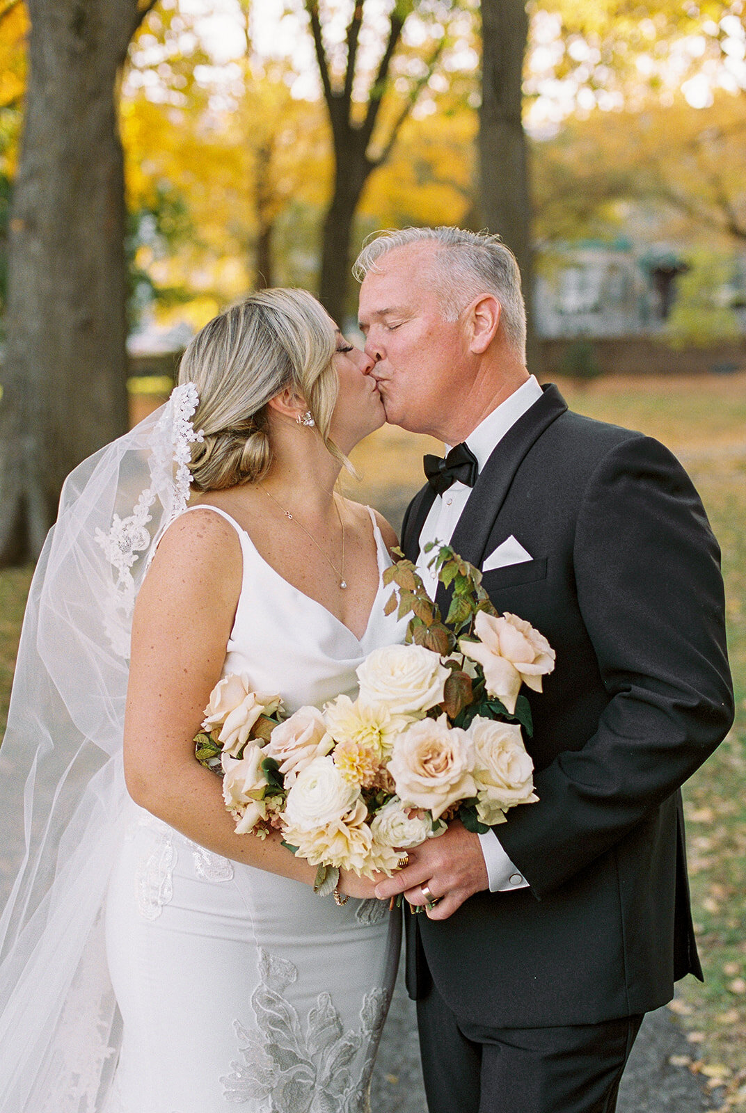 minted-photography-okanagan-kelowna-destination-wedding-photographer-rick-maria-wedding-fairmont-chateau-frontenac-quebec-36