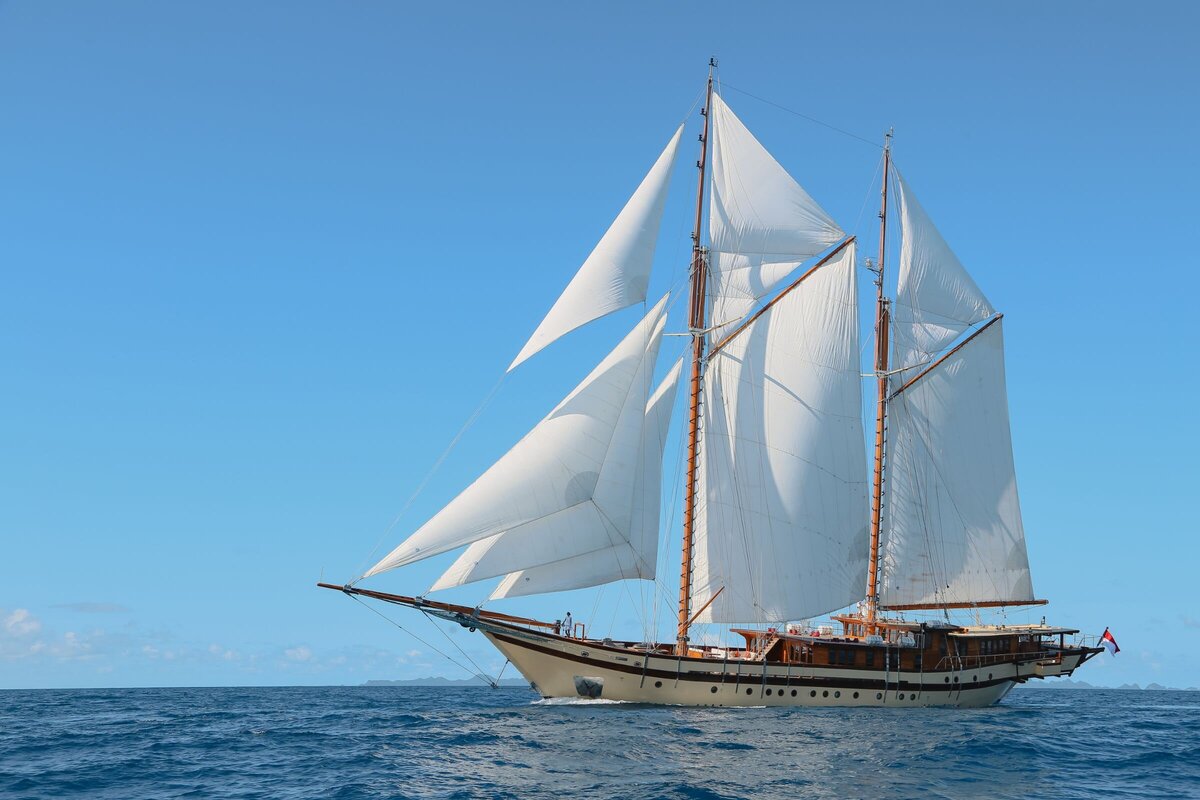 sailing yacht charter indonesia