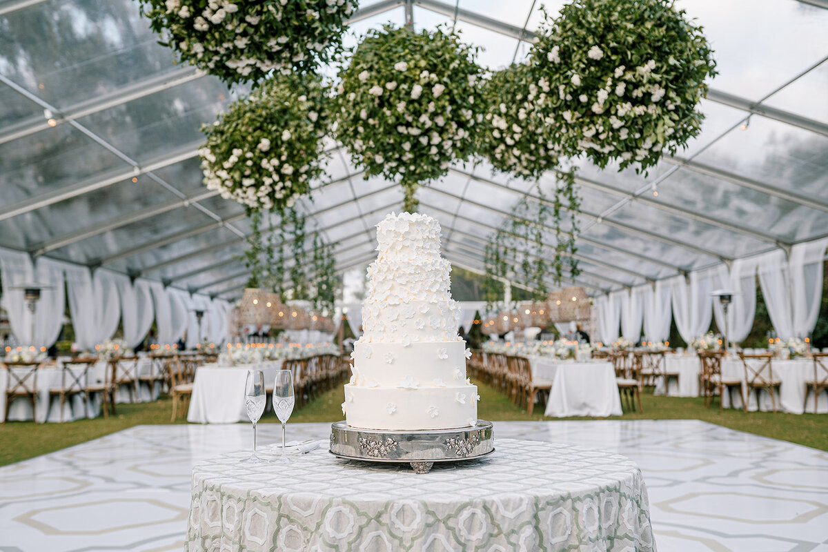 tented-reception-cake