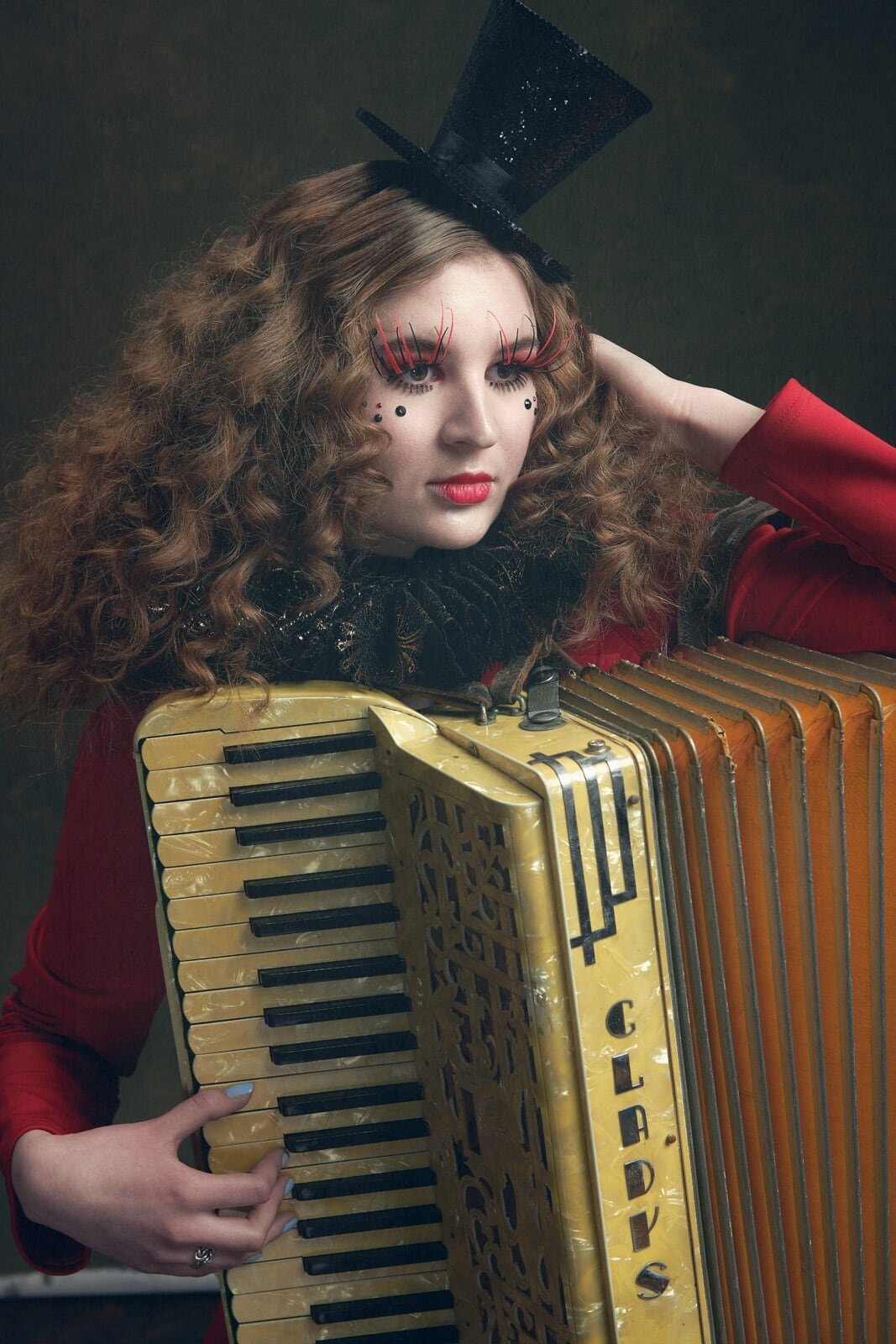 Artistic Senior Picture Photographer Captures Unique Music Portrait-04