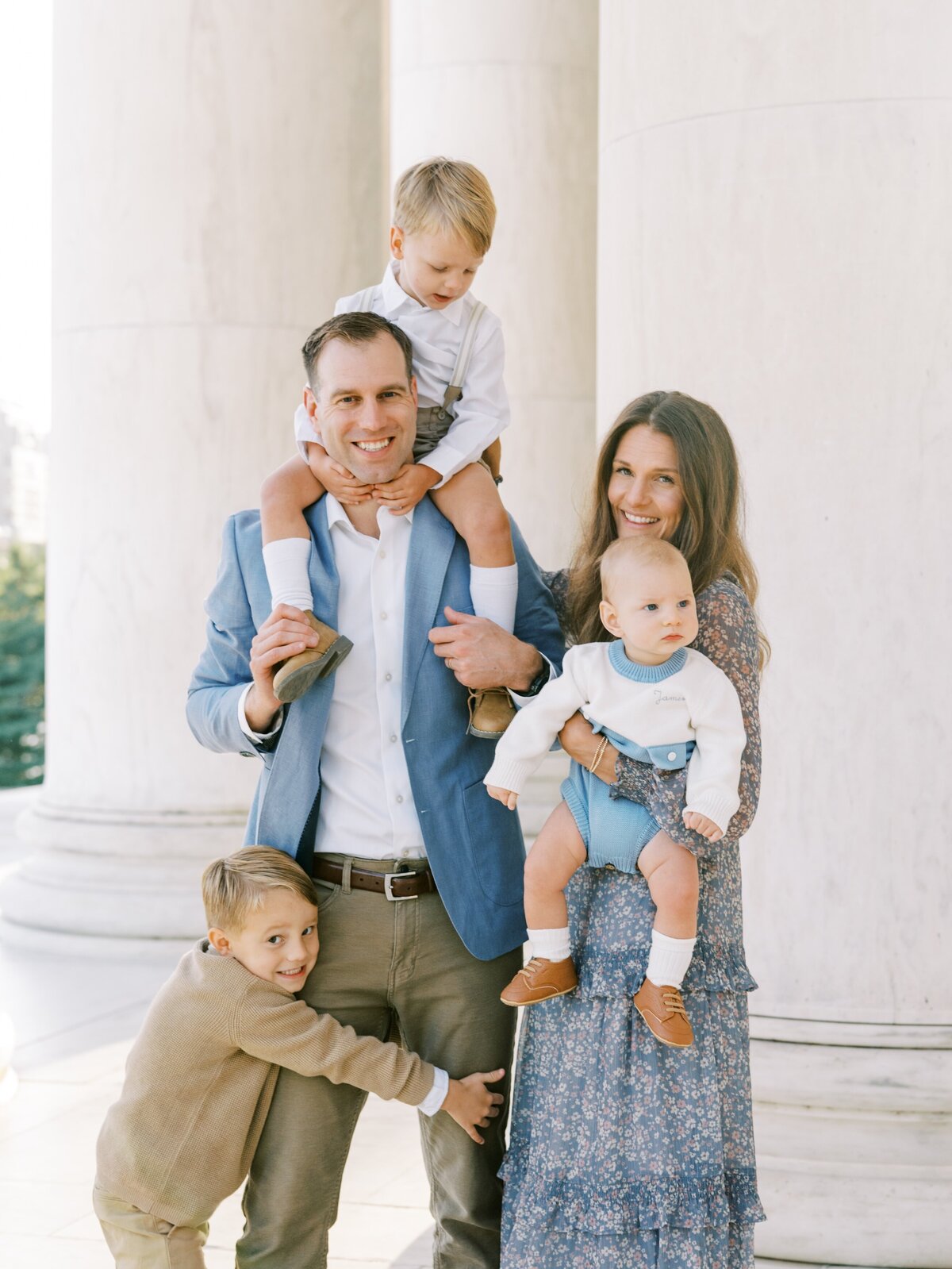 washington dc jefferson memorial family photo