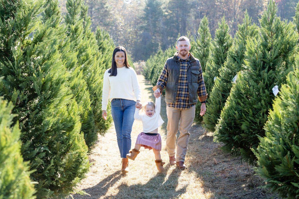 ChristmasTreeFarmMinisGreenvilleSCJennyMacyPhotography-Alexis50
