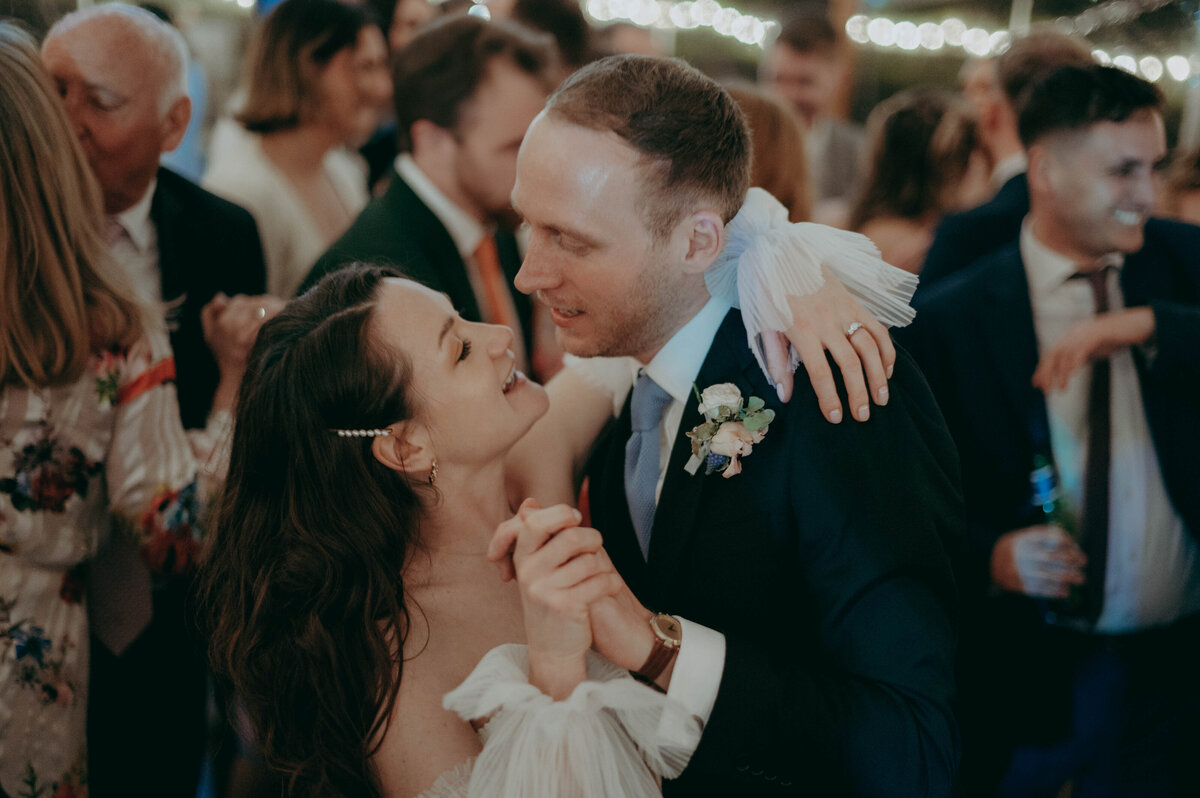 newlyweds_dancing_cambridge-wedding-1