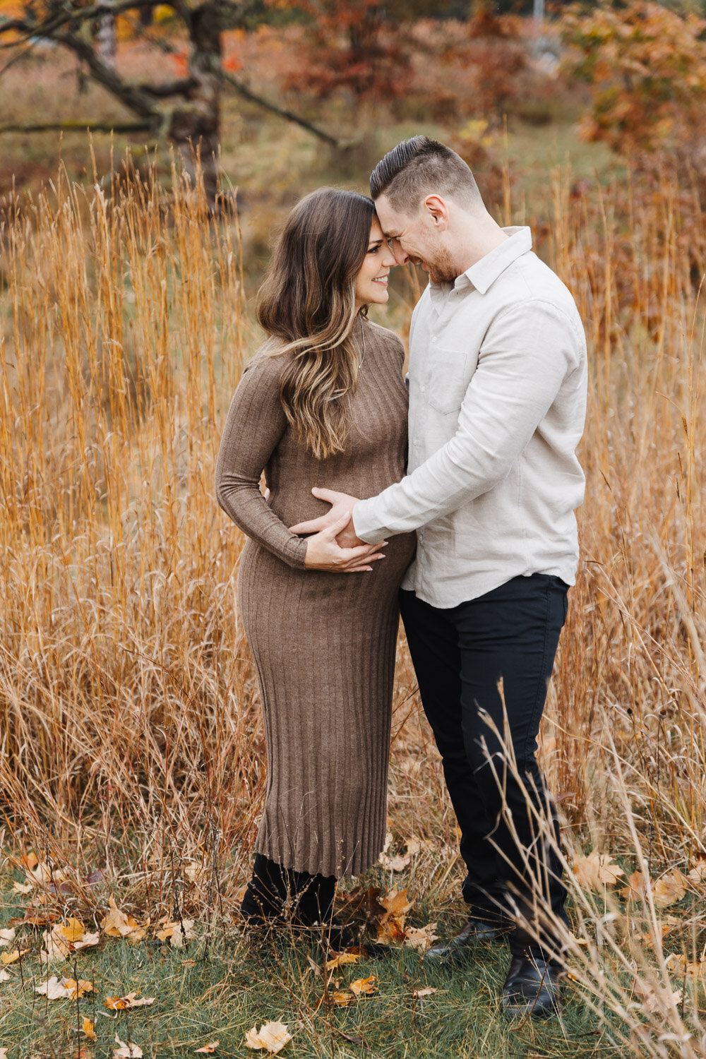 Outdoor maternity portraits in High Park Toronto