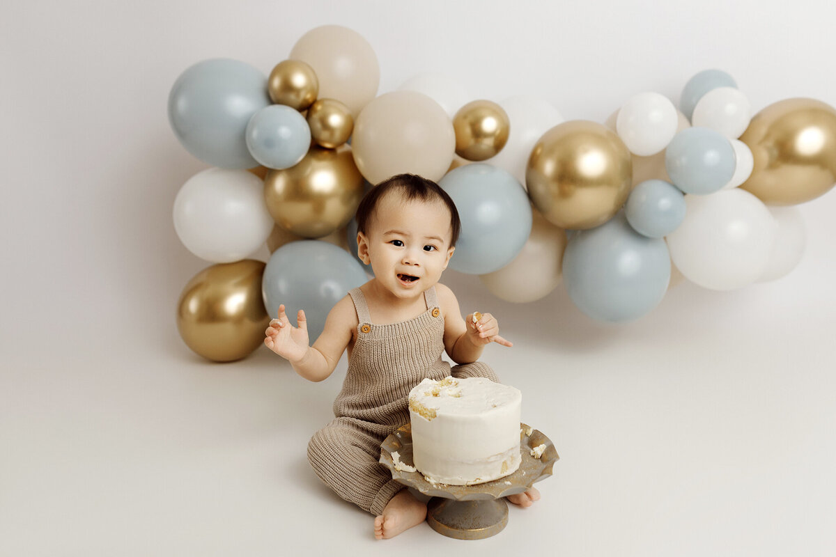 Best Edmonton Baby and Cake Smash Photography_Kelsie Kelly Photographer 2024 (9)