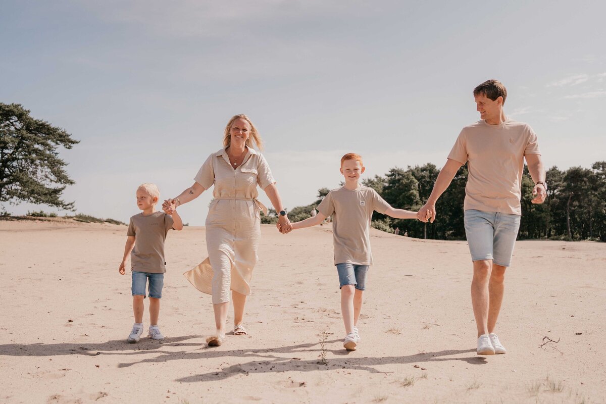 liefdevolle-gezinsfotografie-laren-duinen-leukfotografie (59 van 114)