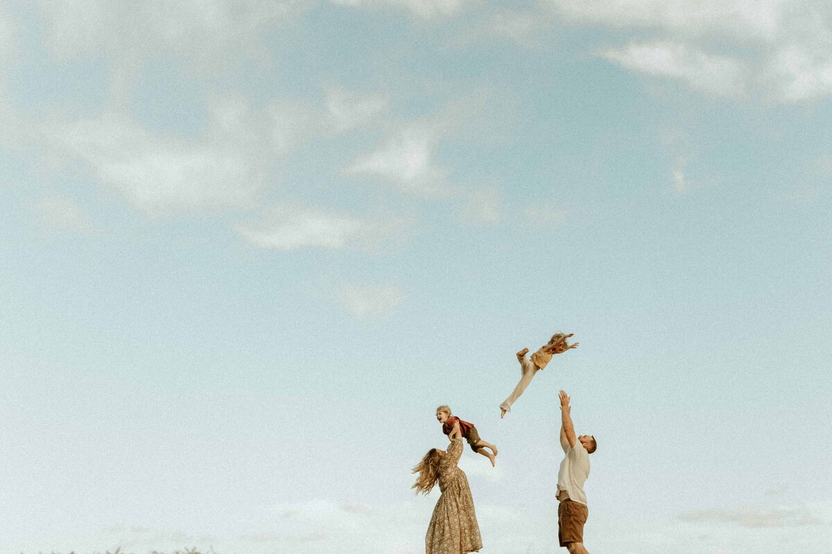 emmawandphotography_bundneena_kurnell_motherhood_sutherlandshirephotographer_cronullaphotographer_motherhood_sydneymotherhoodphotographer_royalnationalpark_familyphotographer_sutherlandshirefamilyphotographer_cronullafamilyphotographer_beachshoot_beachfamilysession_vanlife_urbanfamilyphotographer