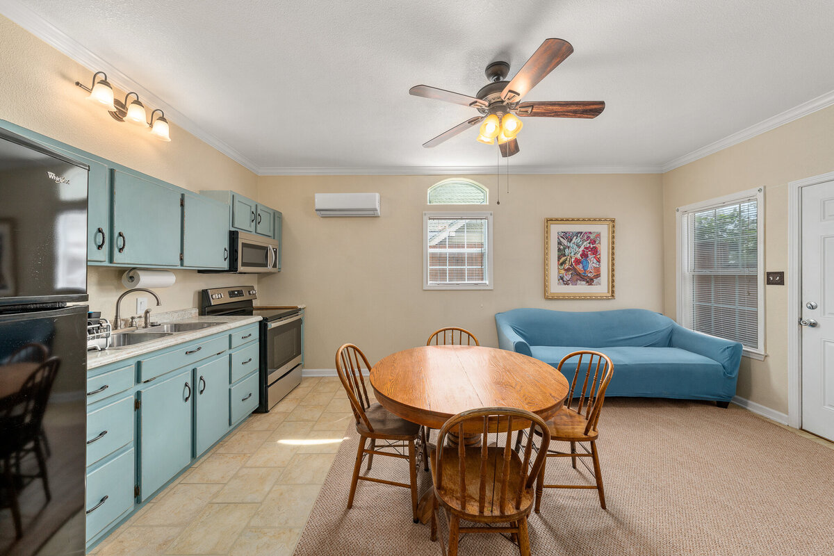 Mother-in-law suite with fully equipped kitchen and dining area in this five-bedroom, 4-bathroom pet-friendly vacation rental house for 12 guests with free wifi, free parking, hot tub, mother-in-law suite, King beds and updated kitchen in downtown Waco, TX.