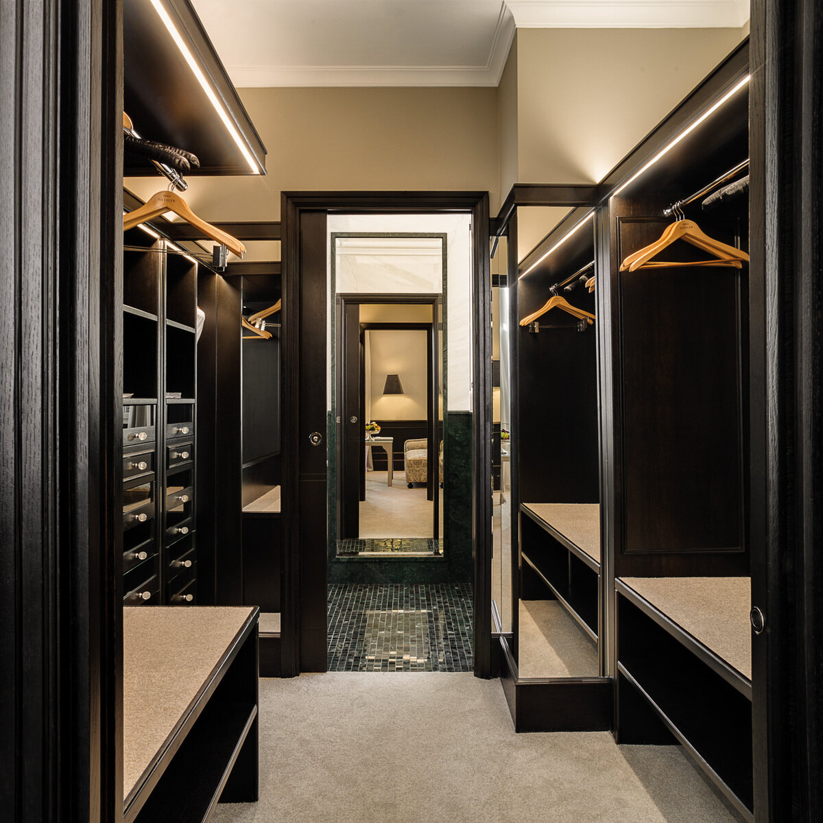 Waterstone - Hassler Collection - Hotel Hassler -Rome - Luxury Boutique Hotel - Gran Deluxe Double Room Walk in closet- Hassler Roma - credit Genivs Loci