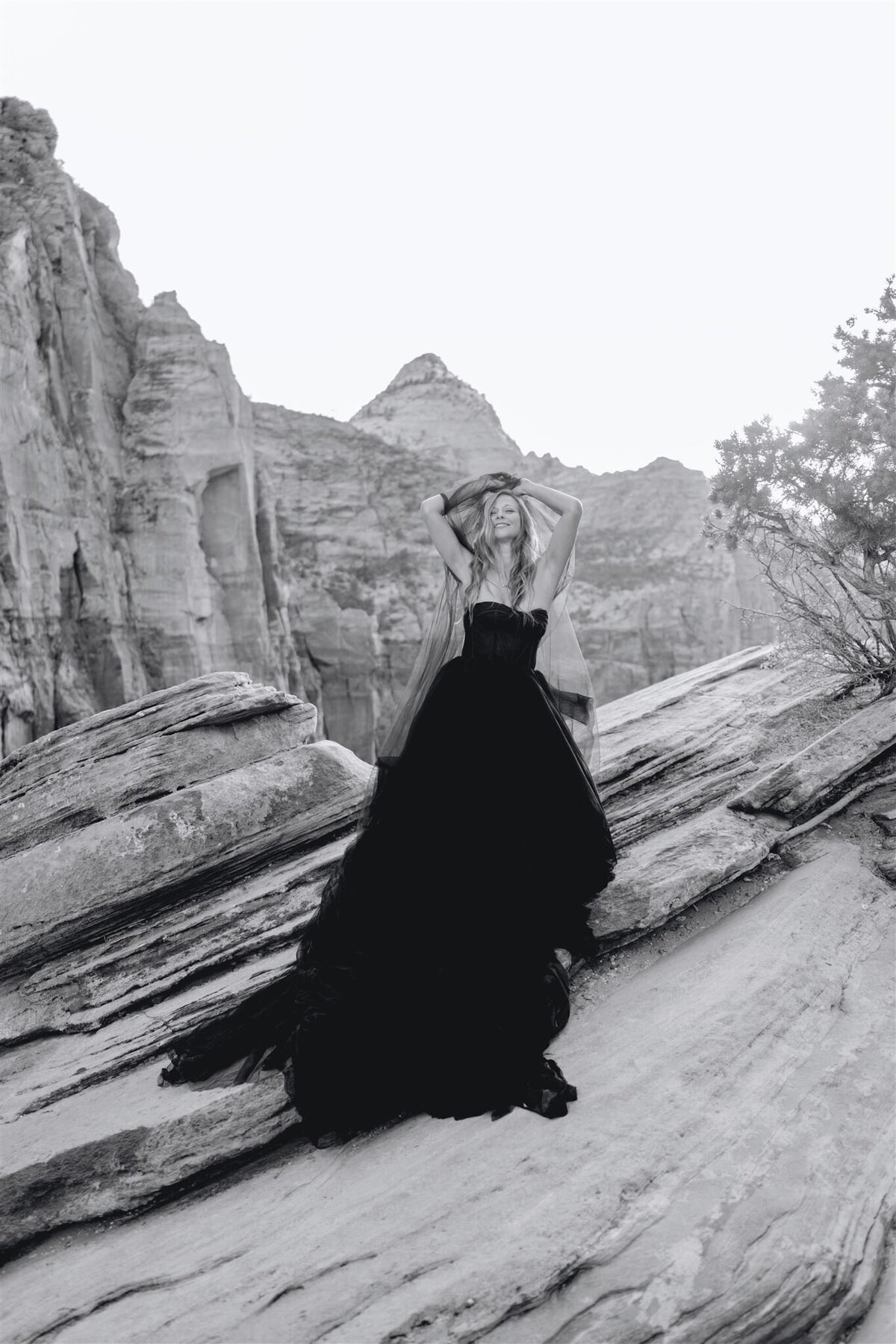 Zion-Elopement-overlook_Becca Photo-370_websize
