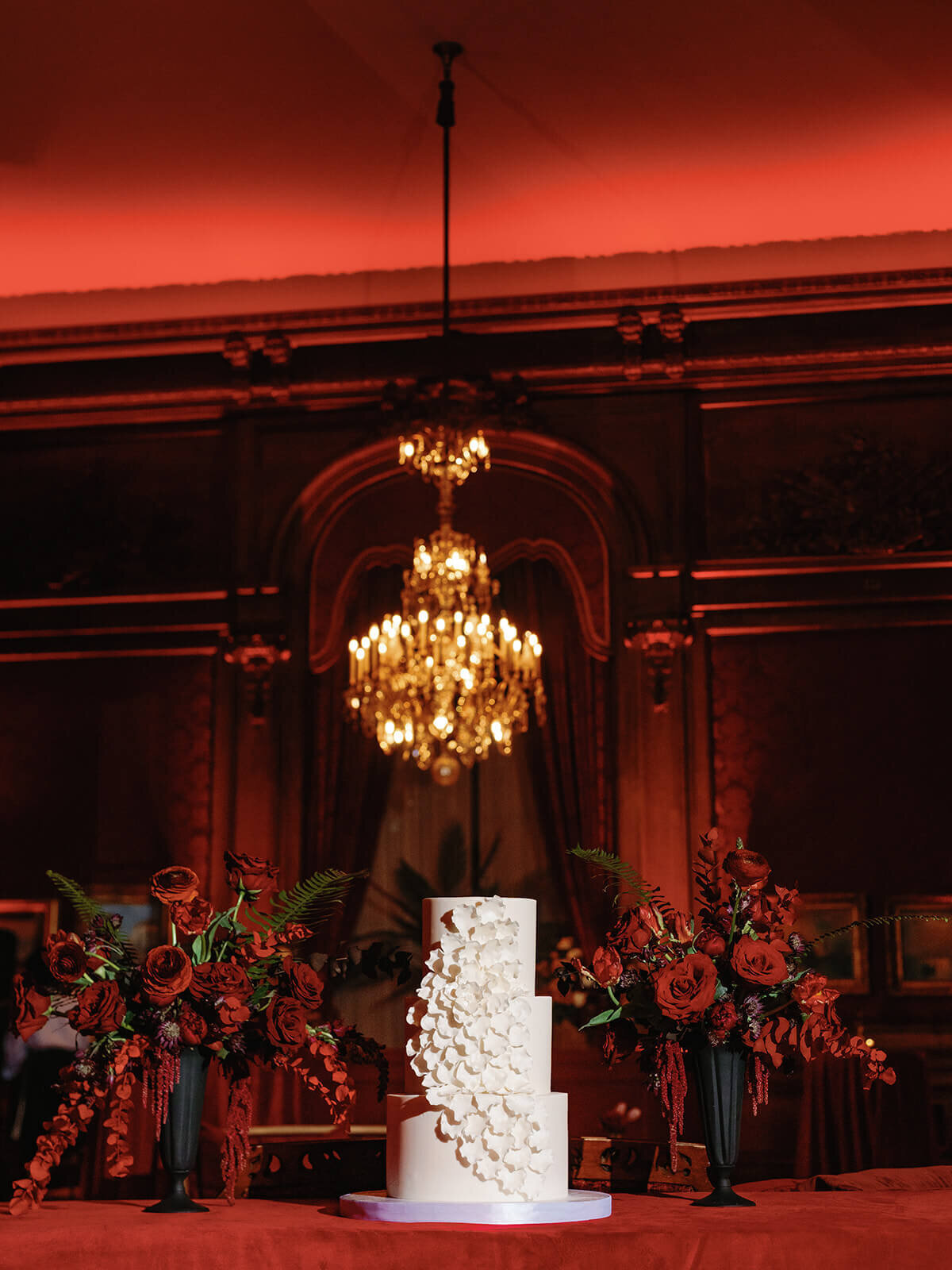 jane-steven-springvale-floral-perry-belmont-house-wedding-reception-cake