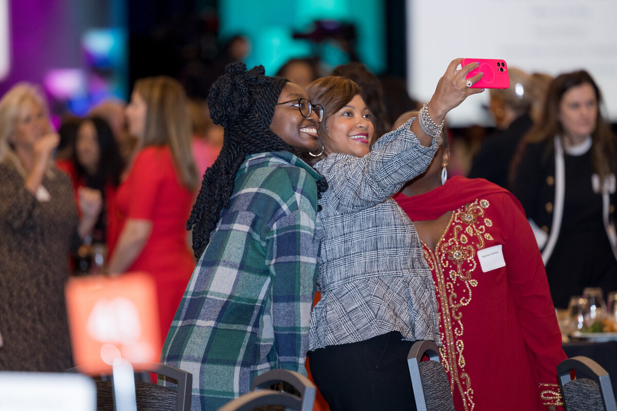 Women-taking-a-selfie