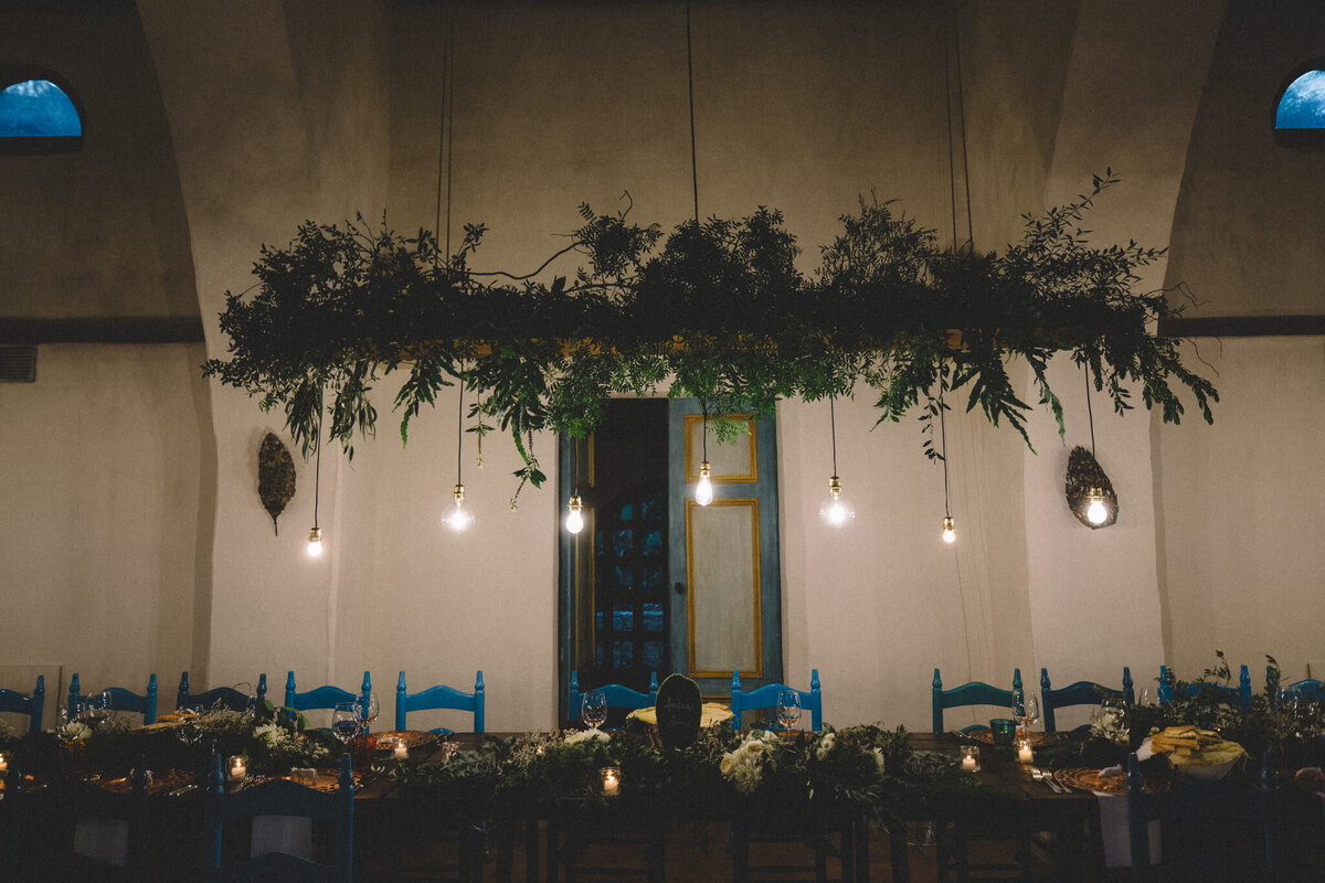 Lighting and wild decors for a destination wedding in sardinia