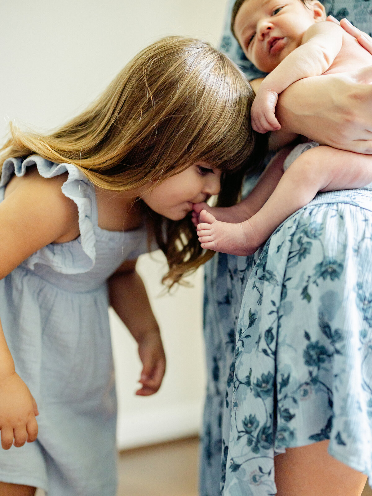 pearland-photographer-family-in-home-session-toddler-and-newborn-amp-photography