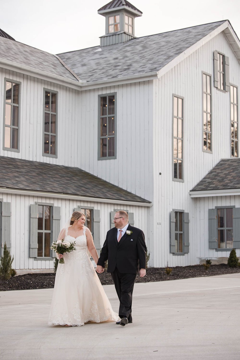 bicentennial-barn-wedding-photos--13