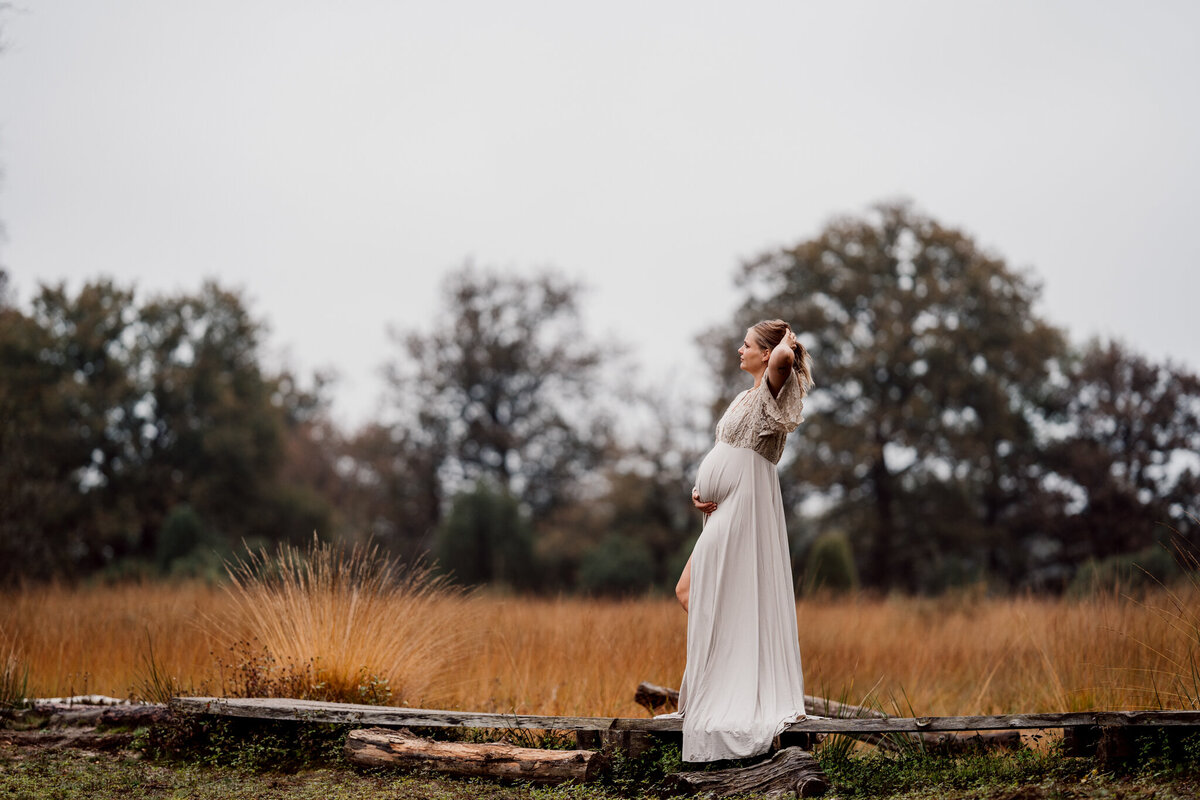Jola Mulder Fotografie-zwangerschapsshoottwente- zwangerschapsfotograaftwente-zwangerschapsshootmetjurken-2-2