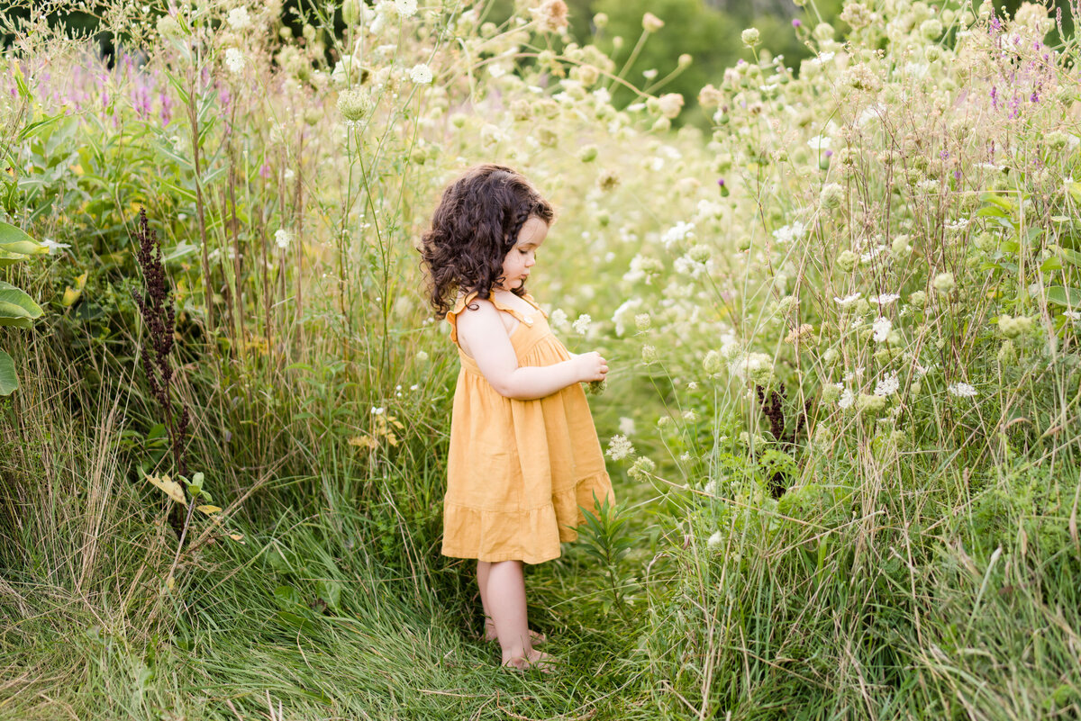 Boston-family-photographer-bella-wang-photography-Lifestyle-session-outdoor-wildflower-73