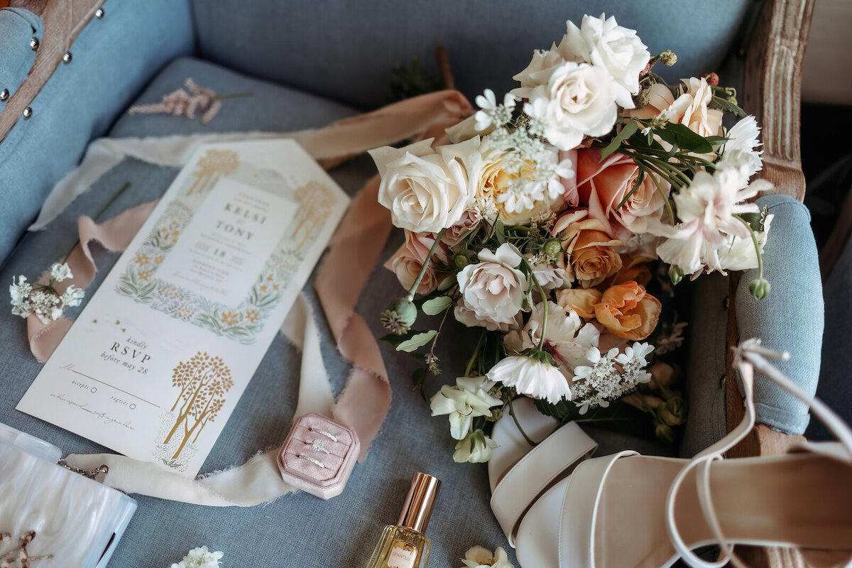 raymond-farm-new-hartford-ct-wedding-flowers-bridal-bouquet-petals-plates-7