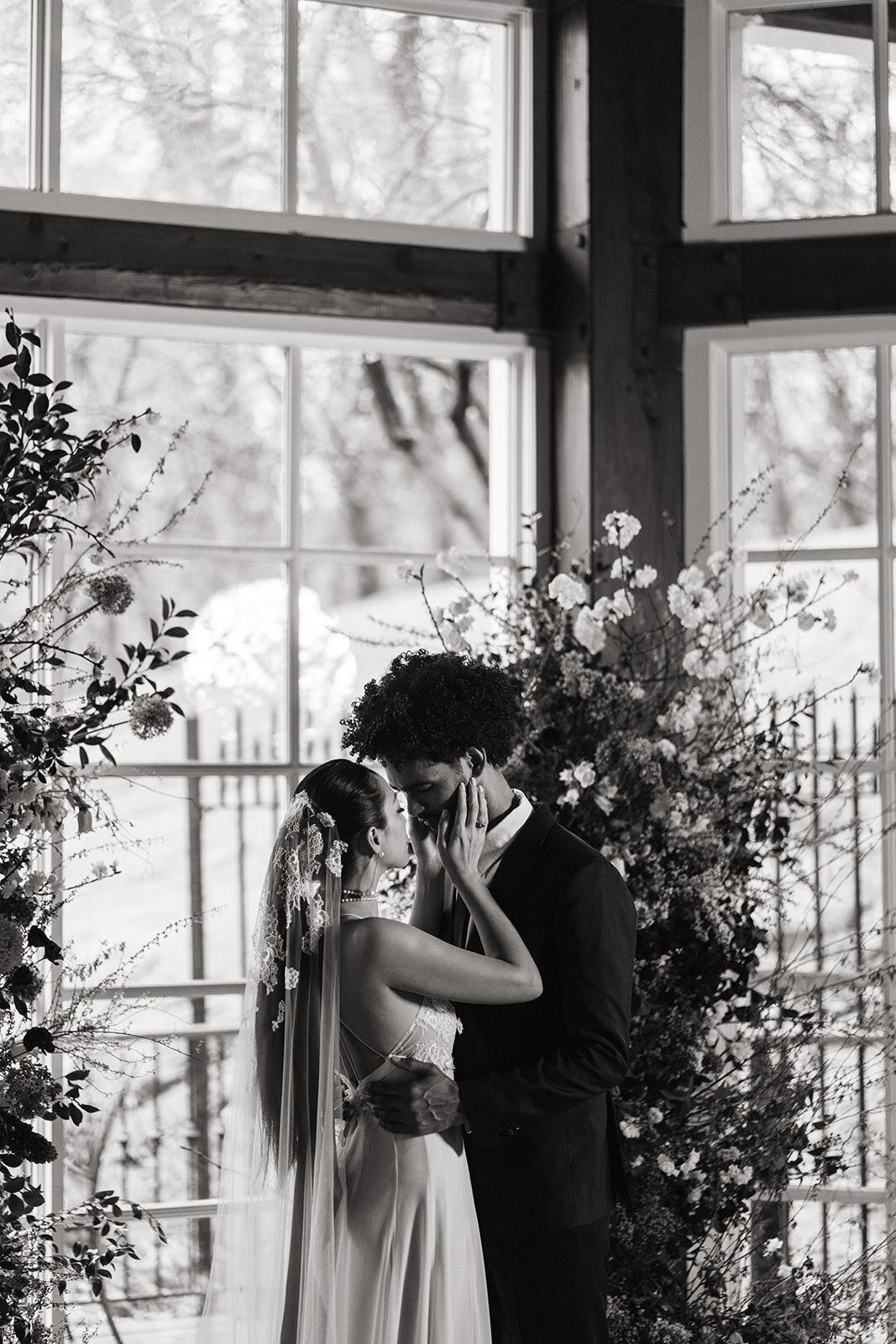Danielle-Aisling_New_York_City_Central_Park_Boathouse_Wedding-13