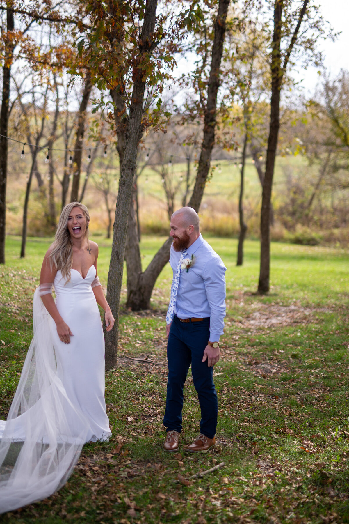 Barnes-place-des-monines-iowa-rustic-wedding-photo-ideasPhoto-42