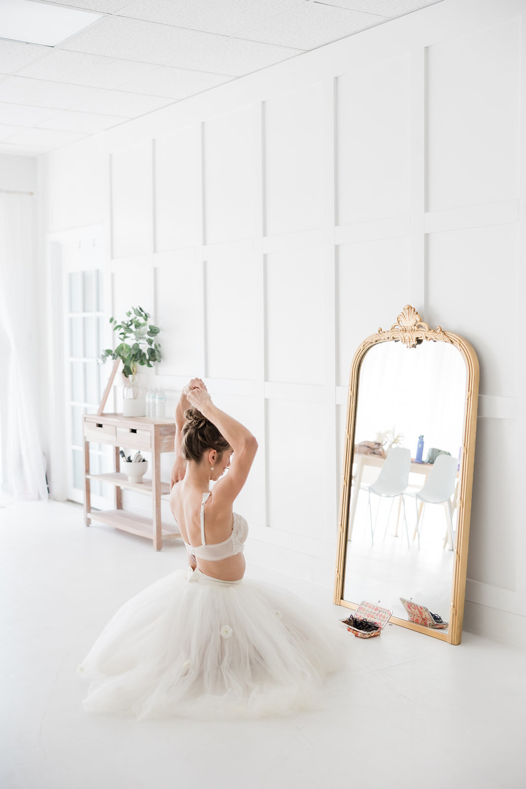 A woman in boudoir at the mirror at the Brand Studio Orlando.