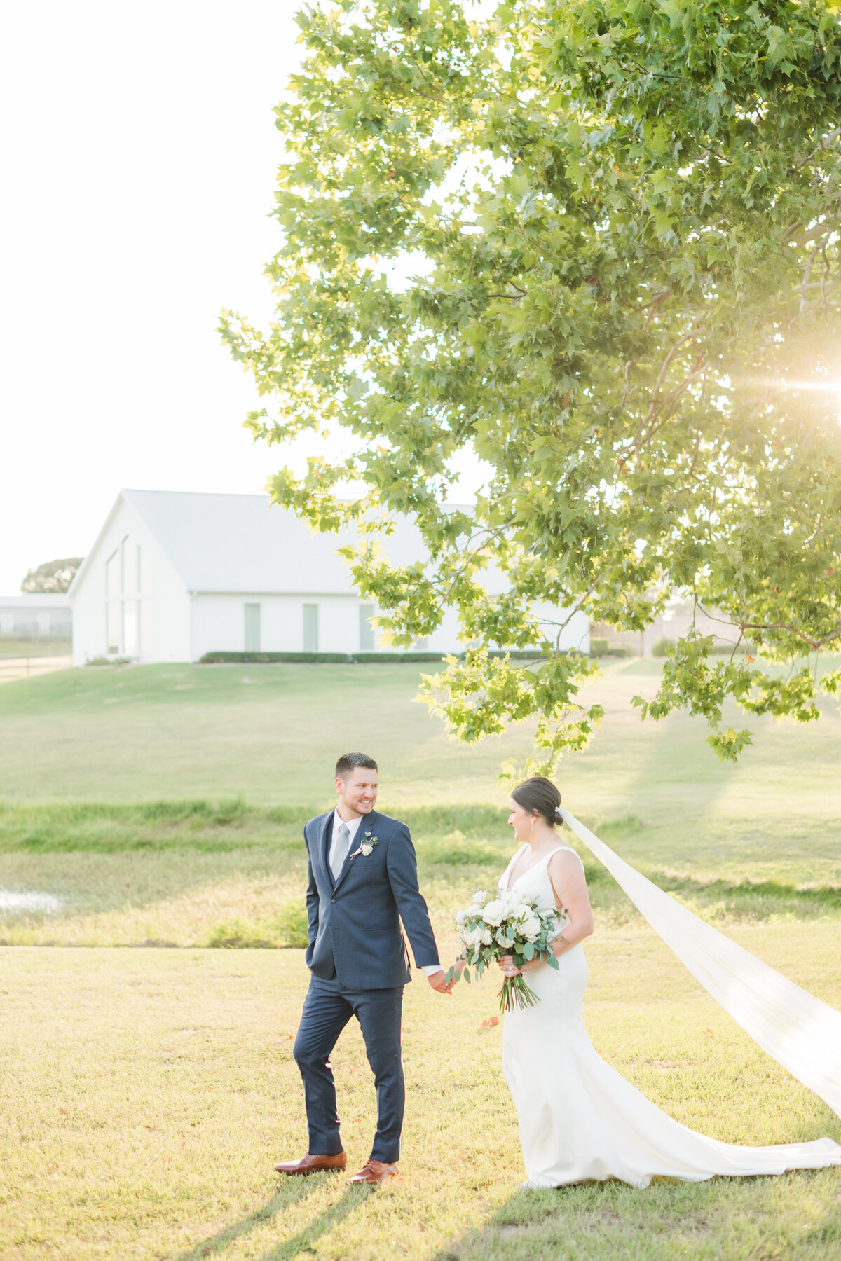 JulianneJoeSneakPeek_MollieJanePhoto_0176_showit