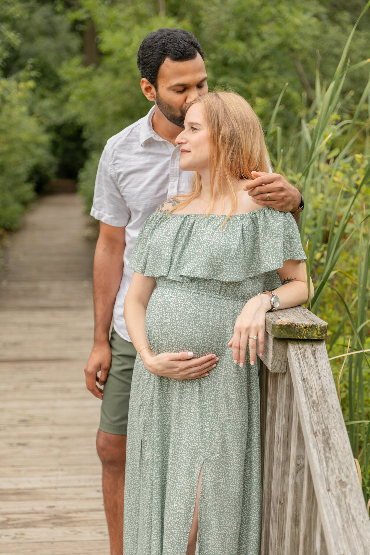 mom-dad-maternity-boardwalk-saginaw-forest