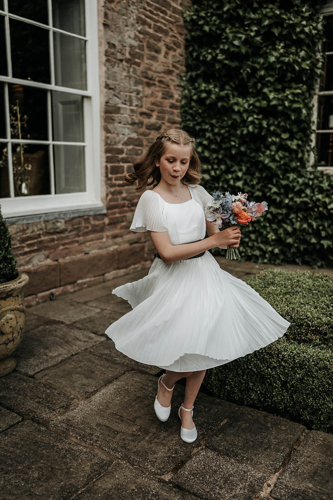 Issy-and-Bella-Floral-Design-Wedding-Florist-Herefordshire-Dewsall-Court-S-J13