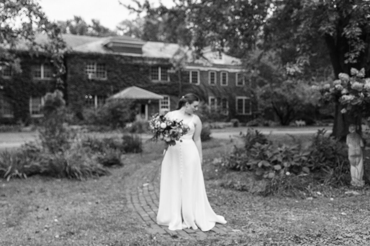 Intimate wedding at outing lodge. photos of bride and groom out on lawn (7)