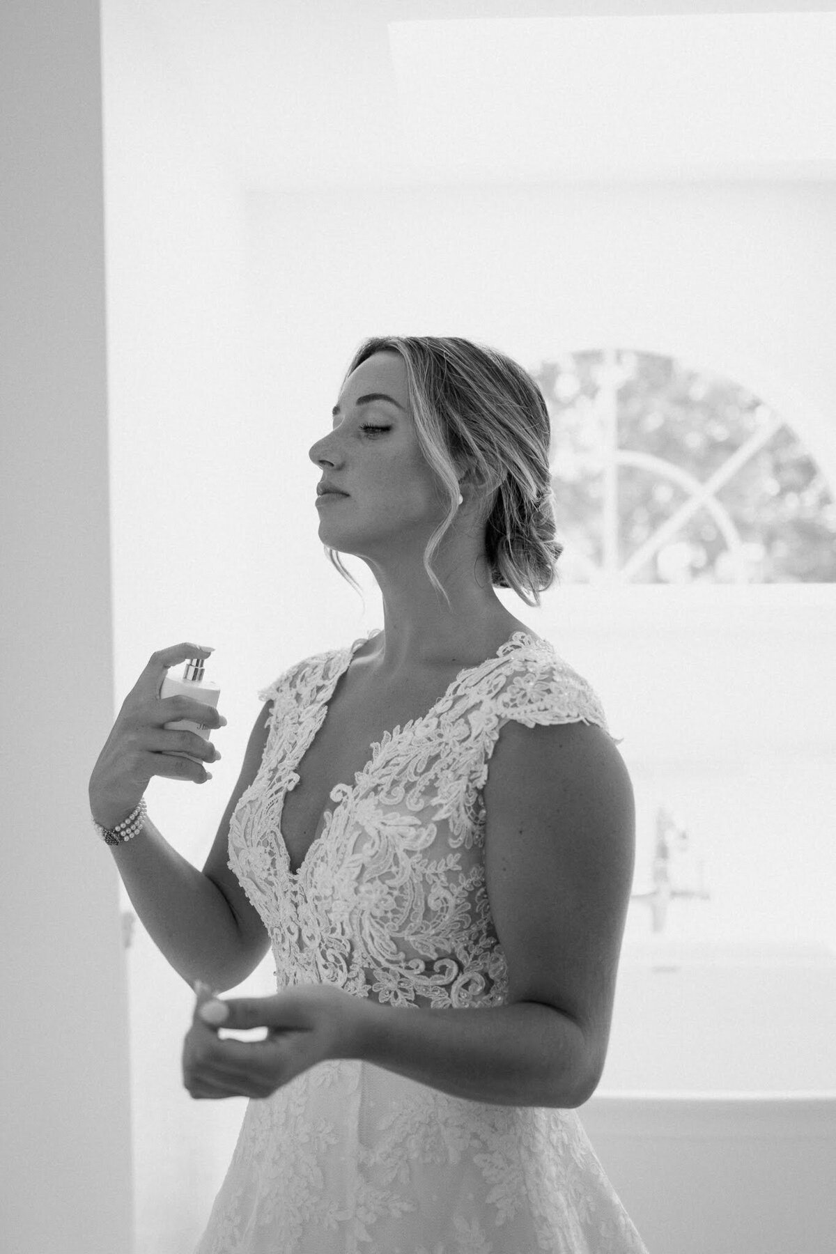 Nichole-Babiez-Photography-Dunham-woods-Geneva-Illinois-Wedding-luxury-editorial-timeless-modern-candid-bride-inspiration-chicago-photographer--18