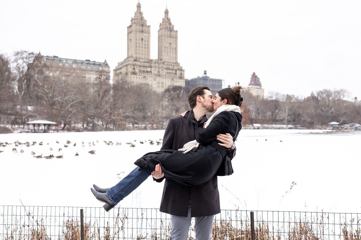 NYC-proposal-photographer-central-park-snow-5