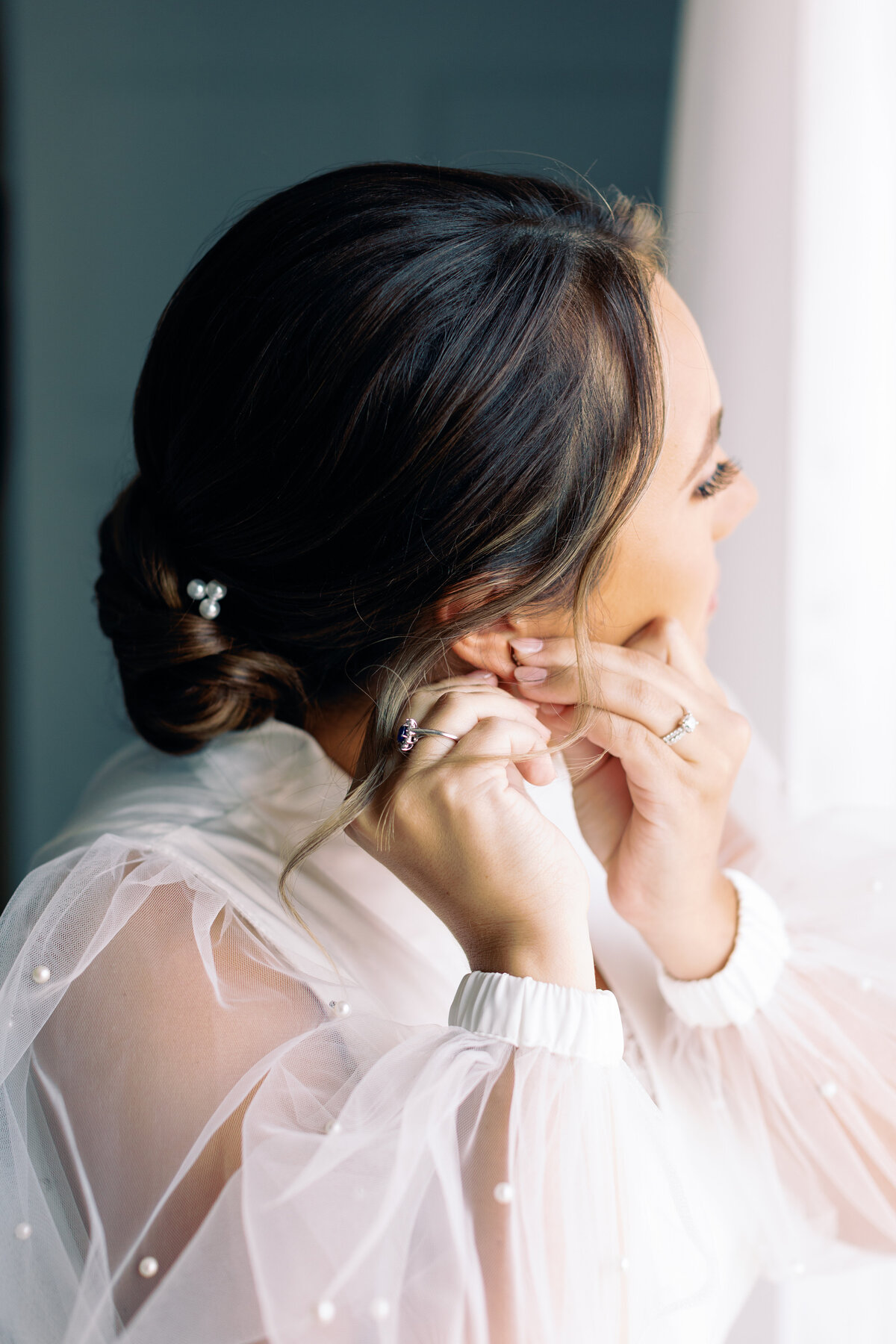 bride-putting-on-earring